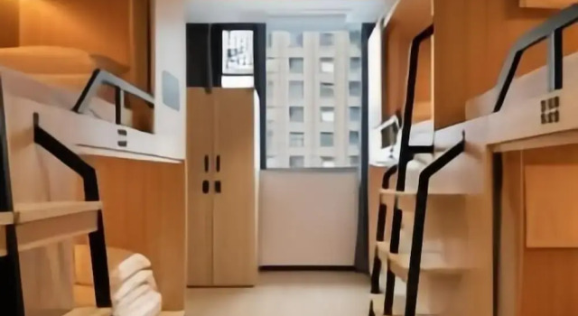 Кровать в общем номере (мужской номер) Chengdu Desti Youth Park Hostel TaiKooLi - Cafe& Bar& Luggage Storage& Large Public Area