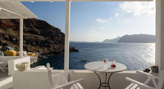 Апартаменты с балконом и с видом на море Amoudi Villas