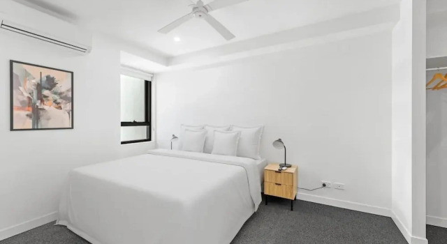 Stylish West End Stay With Rooftop Pool & BBQ