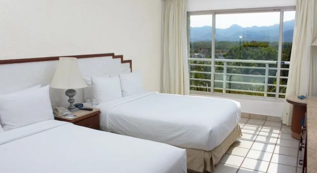 Четырёхместный номер Superior с видом на горы Emporio Ixtapa - with Optional All Inclusive