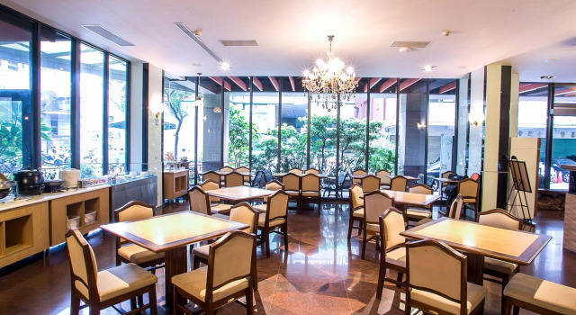 Четырёхместный семейный люкс Huang Shin Business Hotel-Shang An
