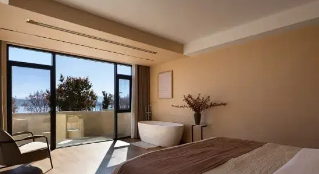 Люкс с 2 комнатами с видом на озеро Lugu Lake Shanyu Lake View Resort Hotel (Daluoshui Branch)