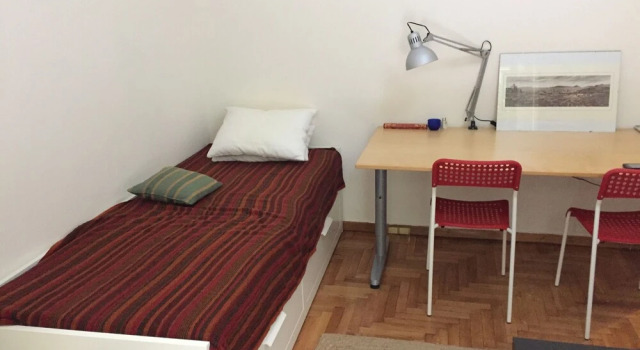 Quiet Apartment Ideal for 2 Near Center