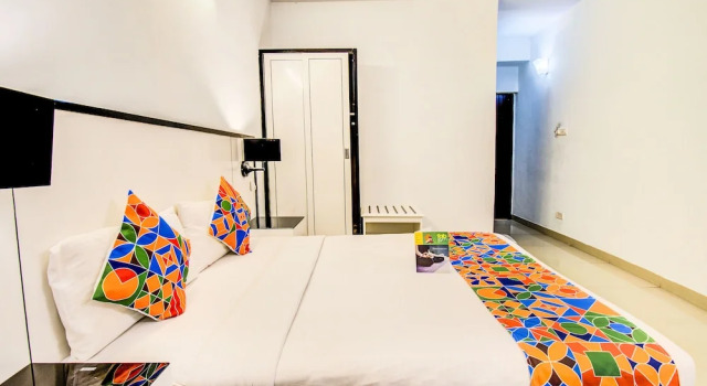 Номер Premium FabHotel 29th Church Inn