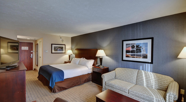 Holiday Inn Express Keene, Varaa Hotelli Hotellit New England uima-altaalla, Uima-allas