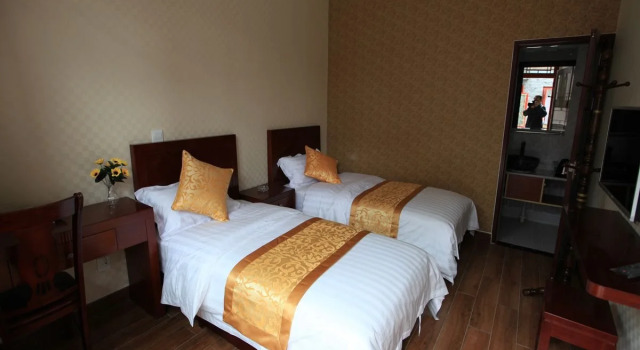 Zhantan Courtyard Hotel