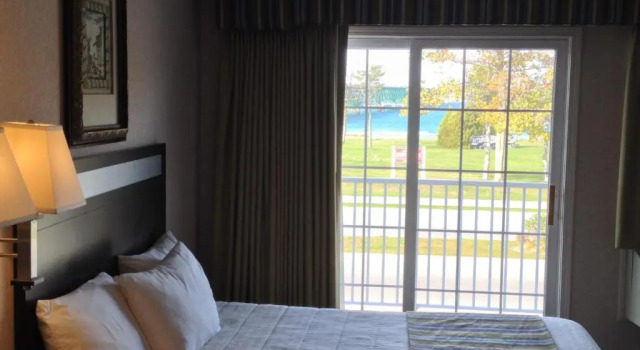 Номер Deluxe Parkside Inn Bridgeview