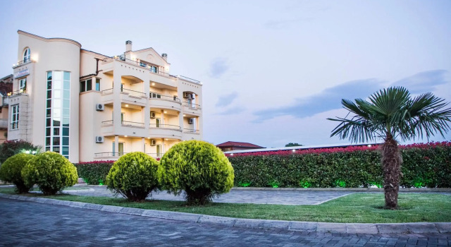 Apart Hotel Llolla, Забронировать Апарт-отель Отели Улцинь 3 звезды, 3*