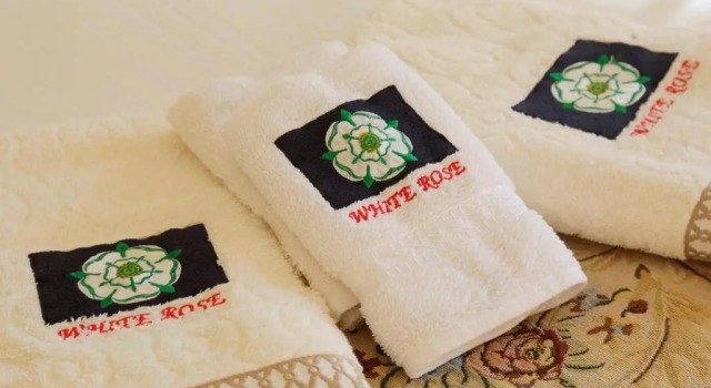 Whiterose Guesthouse, Забронировать Отель Матарам Ломбок