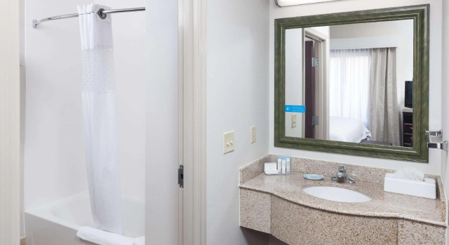 Vierer Studio Hampton Inn & Suites Dothan