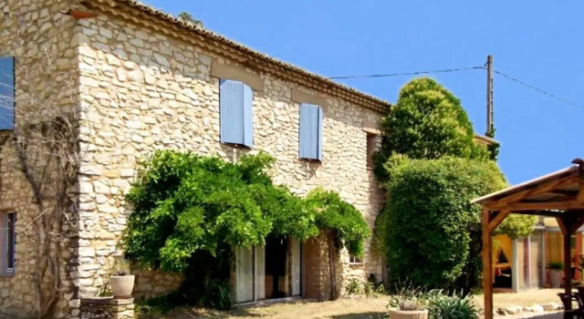 Villa spacieuse à Vaison-la-Romaine avec piscine privée, Забронировать Вилла Виллы Овернь-Рона-Альпы, Вилла