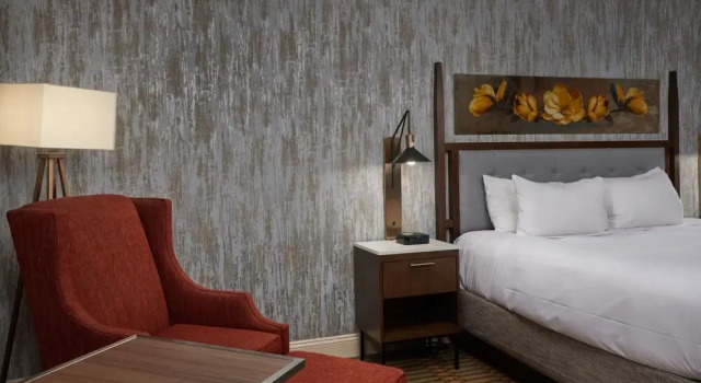 Номер Classic Virginia Crossings Hotel, Tapestry Collection by Hilton