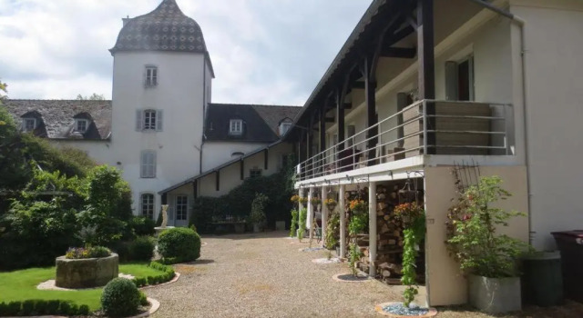 Chateau Saint Claude an der Saone, Book Apartment Hotels in Burgundy with a Pool, Swimming Pool