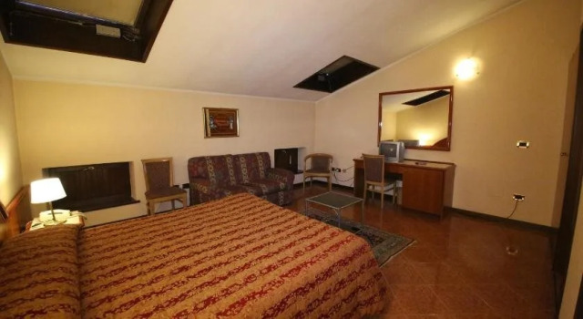 Hotel Paris, Buchen Sie Hotel Castel Goffredo Lombardei