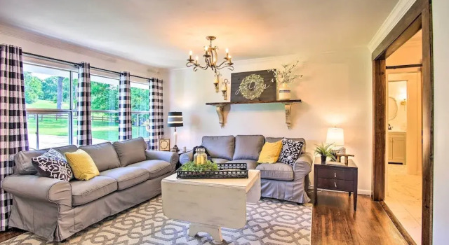 Коттедж Charming Country Cottage: 5 Mi to Downtown Tulsa!