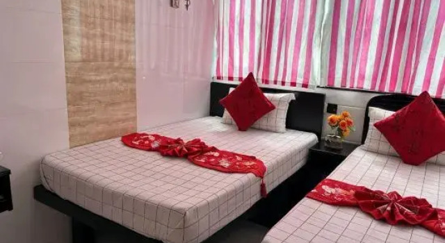 Кровать в общем номере (женский номер) David Lounge