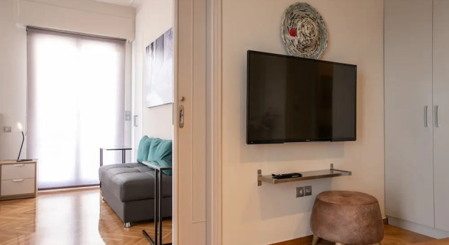 Luxurious 4 Bdrm 3Bath Apt 1- Athens