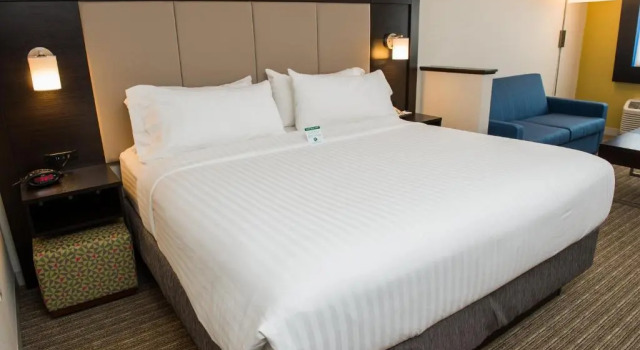 Люкс Holiday Inn Express & Suites Marietta by IHG