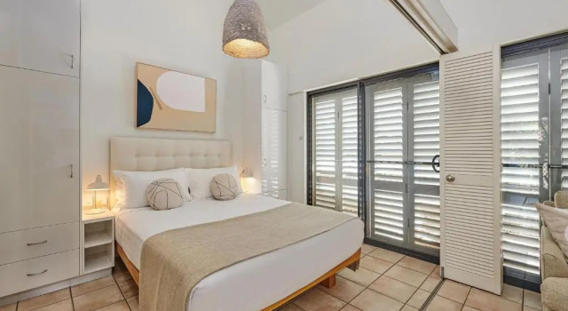 Студия Julians Apartments