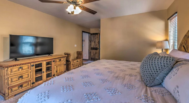 Коттедж с 3 комнатами Quiet Ruidoso Cabin w/ Deck & Private Hot Tub