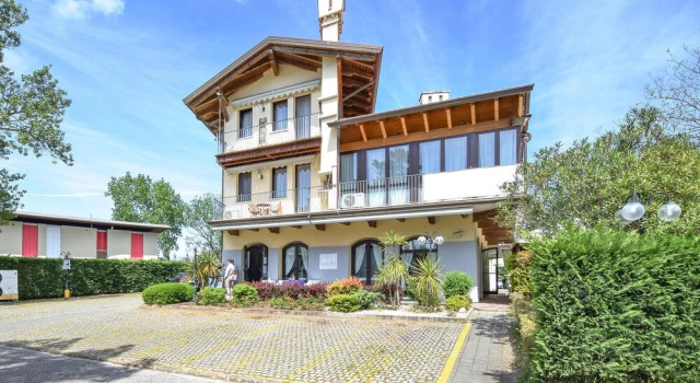 Amazing Apartment in Albarella With