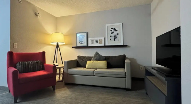 Люкс Deluxe Country Inn & Suites by Radisson, Novi, MI