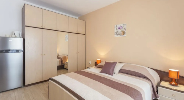 Apartments & Rooms Alagić, Забронировать Апартаменты/квартира Макарска Biokovo Nature Park, рядом с Францисканский монастырь