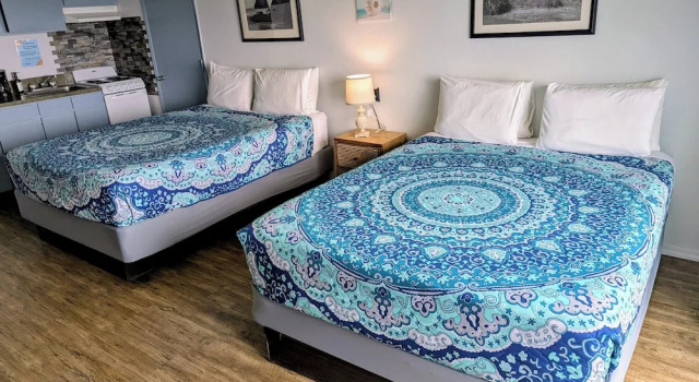 Четырёхместный номер Standard Цокольный этаж с балконом Silver Surf Motel
