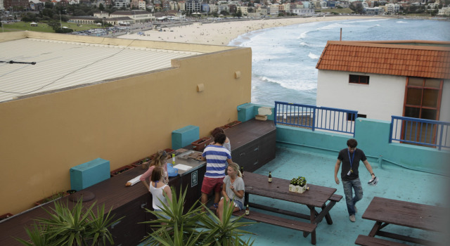 Кровать в общем номере Noahs Backpackers