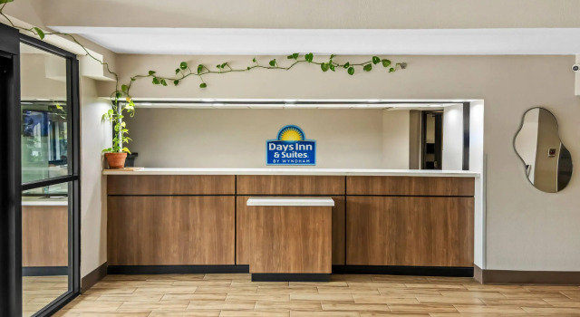 Days Inn & Suites by Wyndham DeSoto