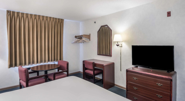 Americas Best Value Inn Wenona, Rezerwuj Mini-hotel Hotele w Illinois z basenem, Basen