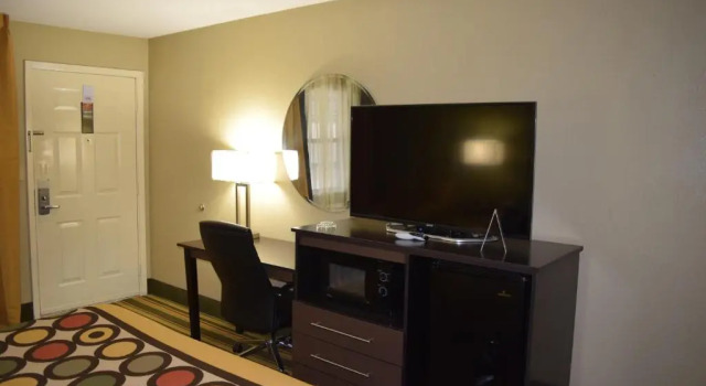 Четырёхместный номер Standard Super 8 by Wyndham Paragould