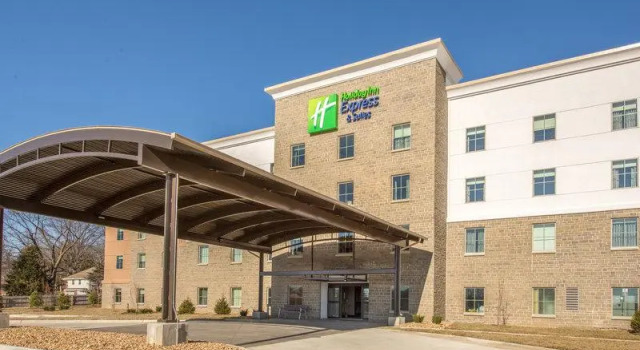 Люкс c 1 комнатой Holiday Inn Express & Suites Shawnee-Kansas City West by IHG