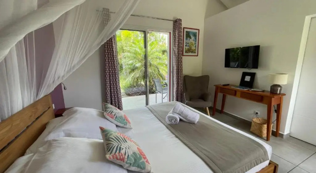 Двухместный номер Standard с видом на бассейн Hôtel & Villa Le Cocotel