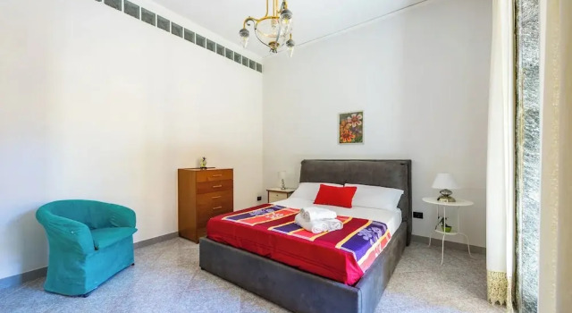 Red Comfort Flat Near Garibaldi Station