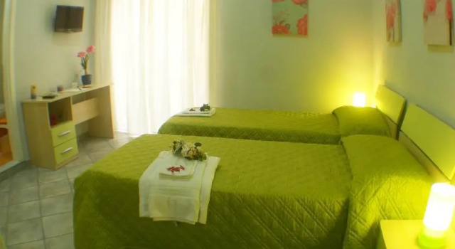 B&B della Corte, Забронировать Отель «постель и завтрак» Отели Неаполя с завтраком, рядом с Кафедральный собор Неаполя, Завтраки