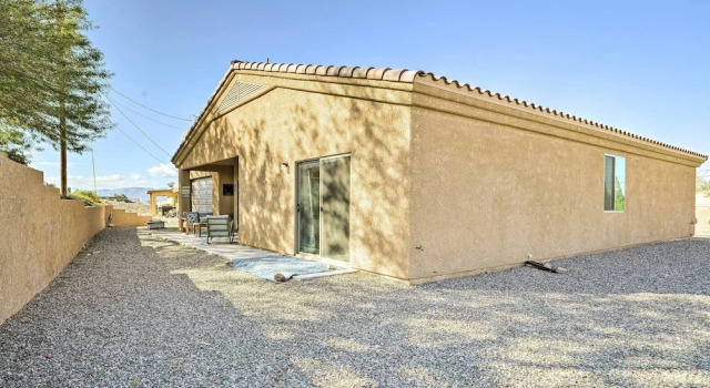 Chic Home in Lake Havasu w/ Fire Pit & Patio