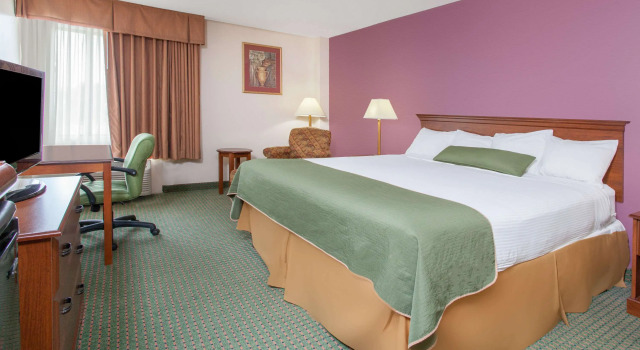 Days Inn & Suites by Wyndham Mt Pleasant, Prenota Hotel Mount Pleasant Michigan