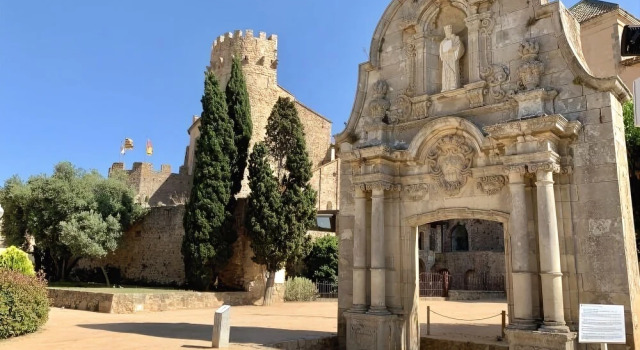 Apartaments Goula, Забронировать Отель Сан-Фелиу-де-Гишольс Baix Empordà
