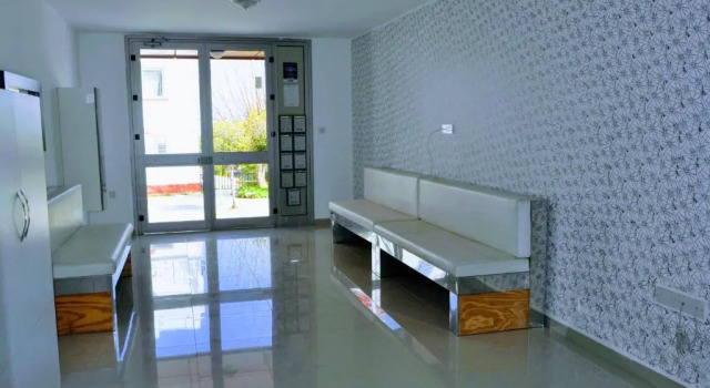 Central Girne Studio Flat with Rooftop Pool, Prenota Hotel Kyrenia Turchia