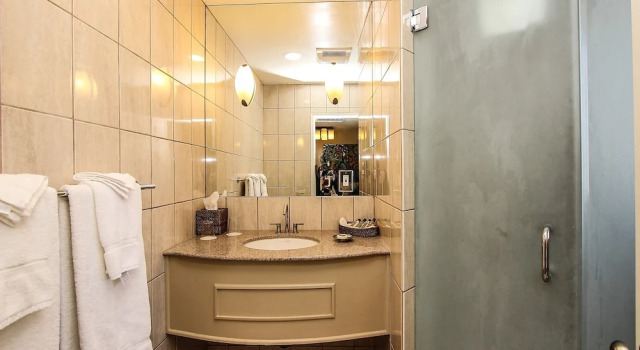 Двухместный номер Standard с видом на бассейн Santiago Resort - Palm Springs Premier Gay Men’s Resort