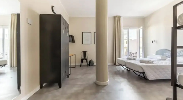 Четырёхместный номер Comfort с балконом Piccolo Catalunya Hostel