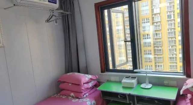 Кровать в общем номере (мужской номер) Ruiyu Guesthouse
