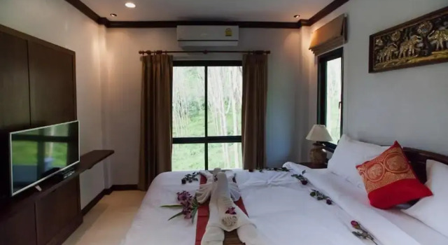 Krabi Naka Villa, Varaa Villa Hotellit North-Eastern Thailand pysäköinnillä, Pysäköinti