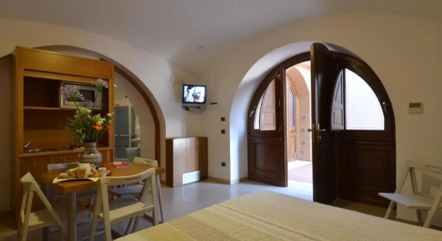 Villa Diomede (in the Dependance 400 mt. far) with Kitchenette Familie Zimmer Hotel Zeus