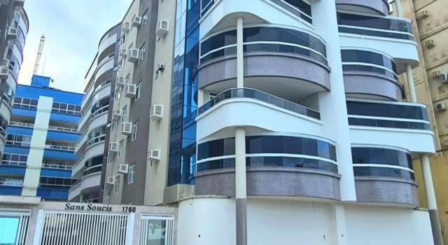 COBERTURA FRENTE MAR 2 SUITES E 1 QUARTO no Centro de Itapema