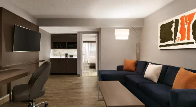 Четырёхместный люкс с 2 комнатами Embassy Suites by Hilton Richmond