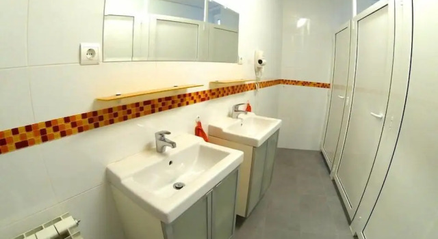 Кровать в общем номере с балконом Leon Hostel
