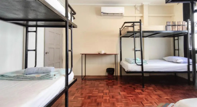 Кровать в общем номере Permaisuri Homestay by Evernent