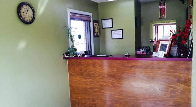 Super Inn & Suites, Забронировать Отель Талква Оклахома, рядом с Cherokee National Supreme Court Museum